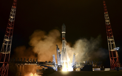 Start rakiety nośnej Sojuz-2.1b z komsodromu w Plesiecku, która wyniosła na orbitę wojskowego sateli