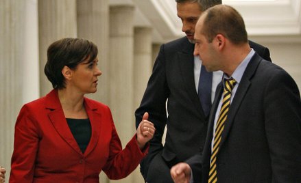 Joanna Kluzik-Rostkowska (z lewej) i Adam Bielan (z prawej) w Sejmie w 2010 roku.