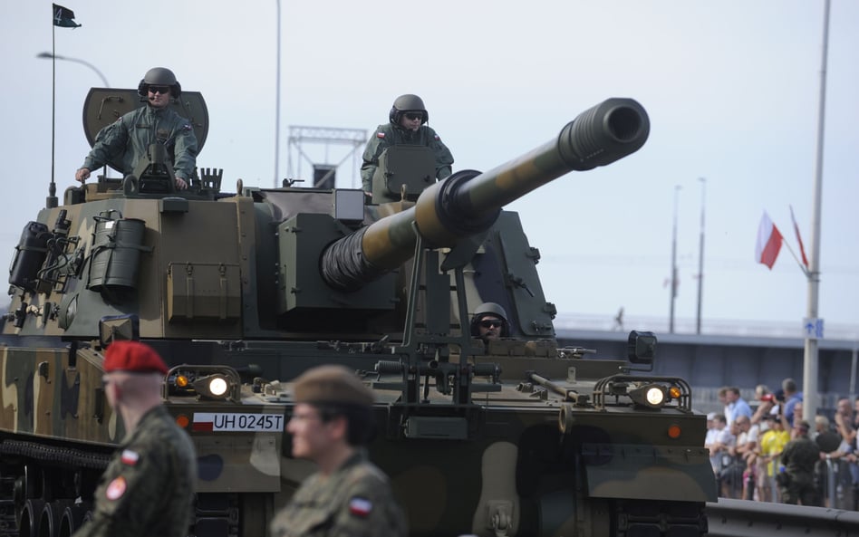 Samobieżna haubica 155 mm K9 A1 z 18. Dywizji Zmechanizowanej na defiladzie z okazji Święta Wojska P