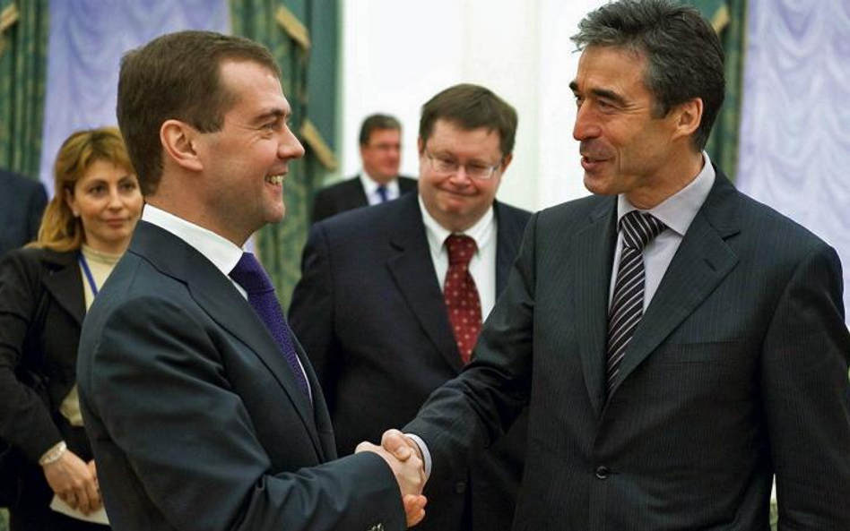 Prezydent Rosji Dmitrij Miedwiediew i sekretarz generalny NATO Anders Fogh Rasmussen w Moskwie w gru