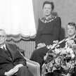 Juho Kusti Paasikivi (prezydent Finlandii w latach 1946–1956) w towarzystwie żony Alli i córki–archi