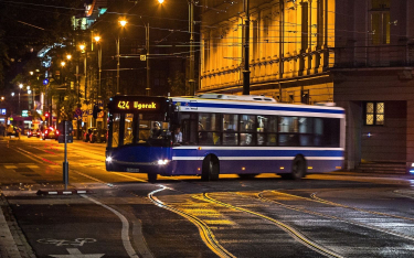 W grudniu mieszkańcy Krakowa mogli za darmo jeździć po mieście autobusami czy tramwajami, bo zaniecz