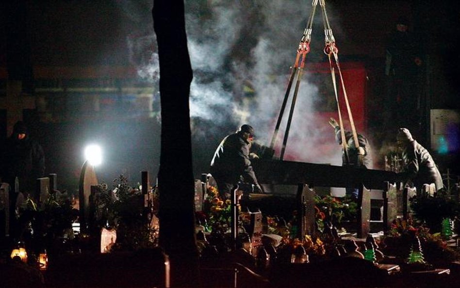 Po odkryciu błędów 26 stycznia 2010 r. ekshumowano zwłoki Krzysztofa Olewnika i zlecono powtórne bad