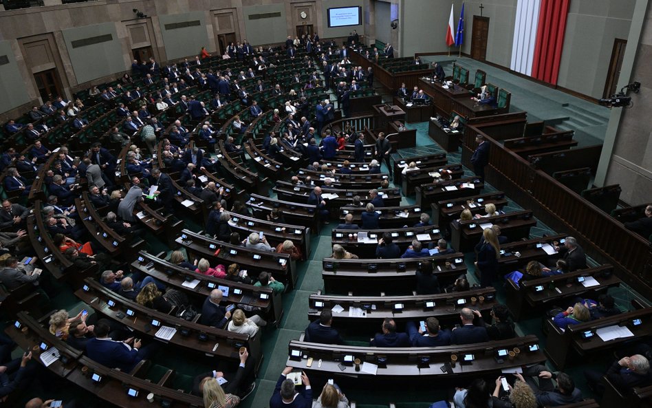 W Sejmie toczą się prace nad reformą służb specjalnych. Opozycja liczy, że po zmianie władzy przywró