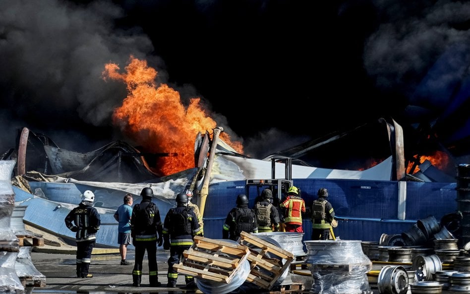 Strażacy na miejscu ataku rosyjskiego drona