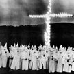 Drugi Ku-Klux-Klan przejął symbolikę swoich poprzedników.