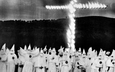 Drugi Ku-Klux-Klan przejął symbolikę swoich poprzedników.