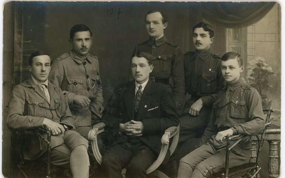 Drużyna harcerska z Orła n. Oką, 1917 r. Witold Pilecki – pierwszy z prawej