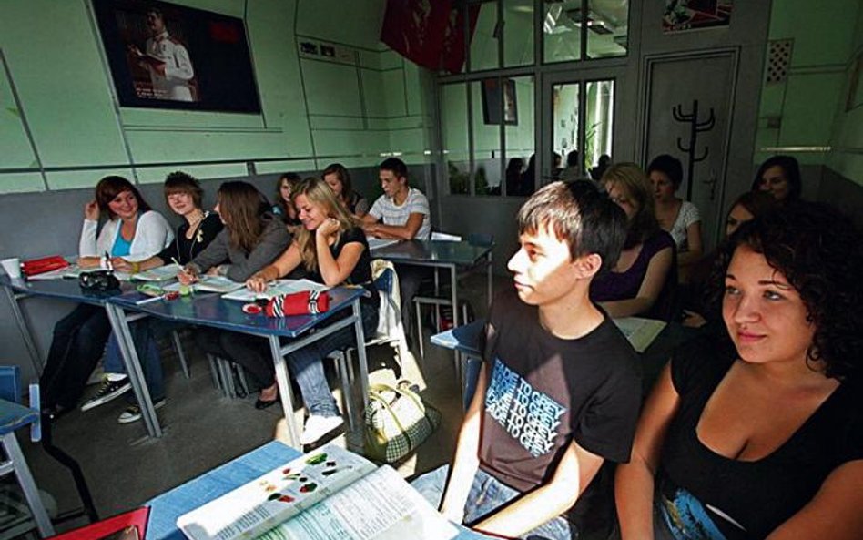 Zdarzyło się w mojej pracy zawodowej uczyć w wiejskiej szkole 15 osób i wtedy mogłem dotrzeć do każd