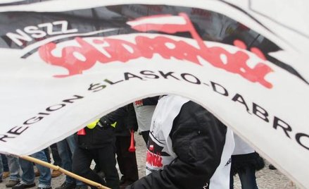 Uczestnicy strajku w Katowicach. Według związków w proteście wzięło udział 85 tys. osób