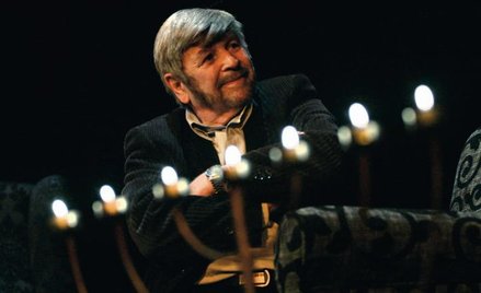 Szewach Weiss Autor cyklu esejów „W świetle menory” do dodatku „Rzeczpospolitej” o Żydach polskich. 