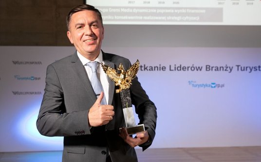 W imieniu nieobecnego Mariusza Jańczuka nagrodę odebrał wiceprezes Itaki Piotr Henicz