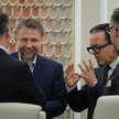 Od lewej: minister infrastruktury Dariusz Klimczak (tyłem), minister spraw wewnętrznych i administra