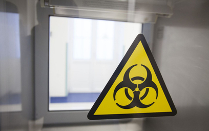 Dr Sutkowski: Zakażeni nie zgłaszają się do lekarzy i roznoszą pandemię