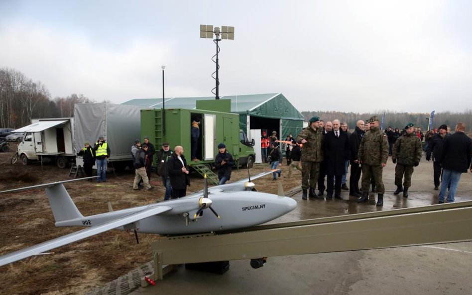 Prezentacja projektów najnowszych polskich bezzałogowych statków powietrznych w Wojskowym Instytucie