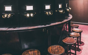 Dostojny jubilat, gdy zaczynał około 1905 roku, nazywano go cudem techniki