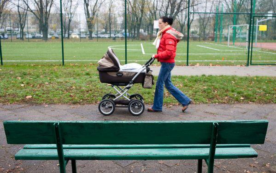 Gdzie po zapomogę na wózek i śpioszki