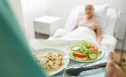 Problem posiłków bezmięsnych w placówkach. RPO pisze do MZ