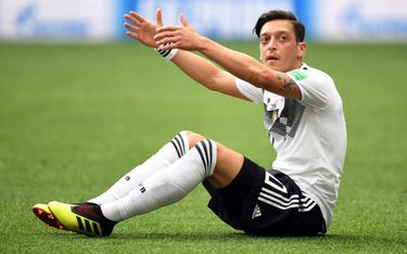 Adidas nie porzuci Mesuta Özila. Kontrakt obowiązuje