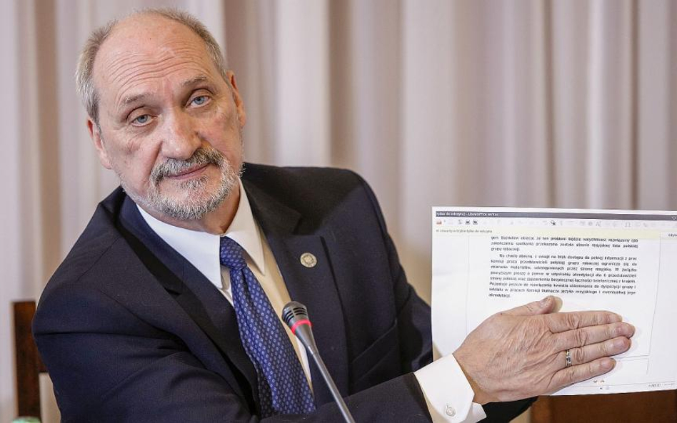 Macierewicz: Rozmowa między Tuskiem a Putinem zdecydowała o podziale wizyt