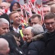 Prezes PiS Jarosław Kaczyński (C) na manifestacji zwolenników Prawa i Sprawiedliwości na Placu Zamko