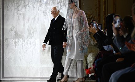 Giorgio Armani podczas tygodnia mody w Paryżu w styczniu 2025 roku.