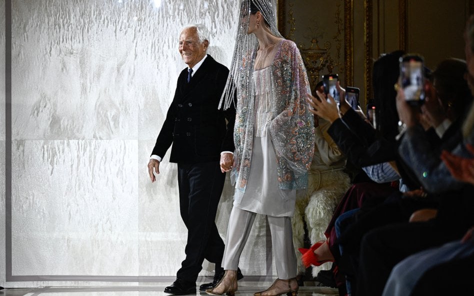 Giorgio Armani podczas tygodnia mody w Paryżu w styczniu 2025 roku.