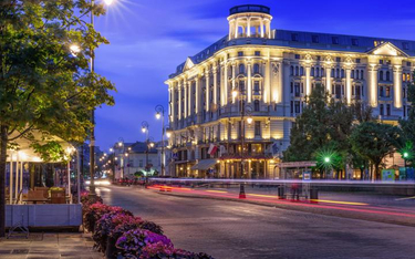 Jednym z najbardziej rozpoznawanych hoteli w Warszawie jest Bristol
