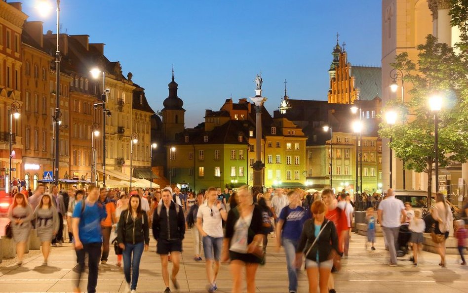 Samorządy dużych miast realizują programy ułatwiające cudzoziemcom aklimatyzację.