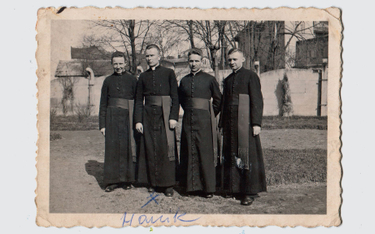 Kleryk Jan Macha (drugi z lewej) z kolegami ze Śląskiego Seminarium Duchownego w Krakowie, marzec 19