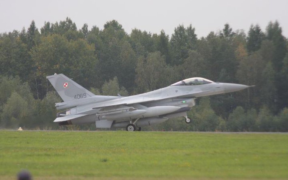 Polskie F16 w bazie w Łasku.