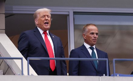 Prezydent Donald Trump i prezes Rolexa, Jean-Frederic Dufour, w loży Rolex przed finałowym meczem si