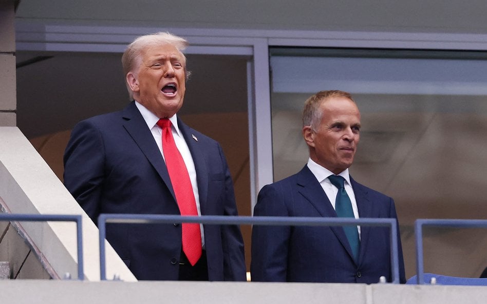 Prezydent Donald Trump i prezes Rolexa, Jean-Frederic Dufour, w loży Rolex przed finałowym meczem si