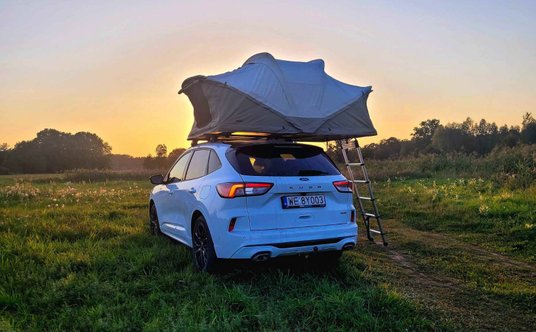 Ford Kuga z namiotem