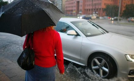 Nowe przepisy zaczną obowiązywać za rok. Mają poprawić bezpieczeństwo pieszych i kierowców