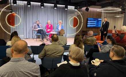 Turystyczne statystyki Mazowsza za 2025 rok zaprezentowali na dzisiejszej konferencji przedstawiciel