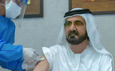 Premier ZEA, emir Dubaju przyjął eksperymentalną szczepionkę na COVID