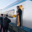 PKP Intercity rozdaje jabłka w Święto Niepodległości