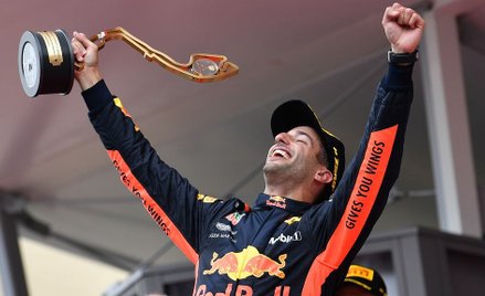 Formuła 1: Ricciardo wygrywa w Monako mimo problemów z mocą