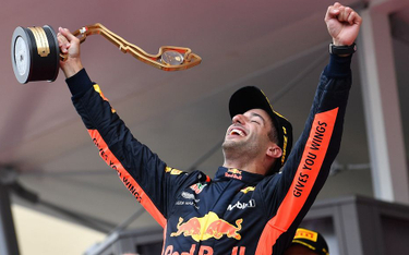 Formuła 1: Ricciardo wygrywa w Monako mimo problemów z mocą