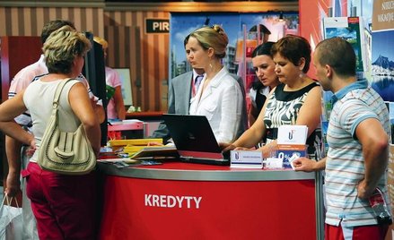 Unia Europejska chce, żeby nadzory krajowe czuwały nad kompetencją osób pracujących przy sprzedaży k