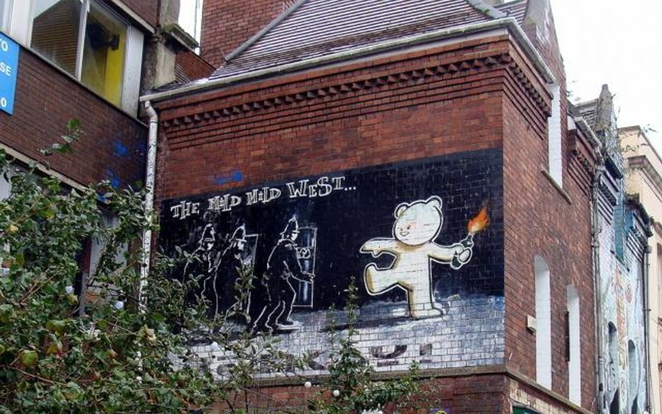 Słynny mural Banksy’ego “Mild, Mild West” w Bristolu