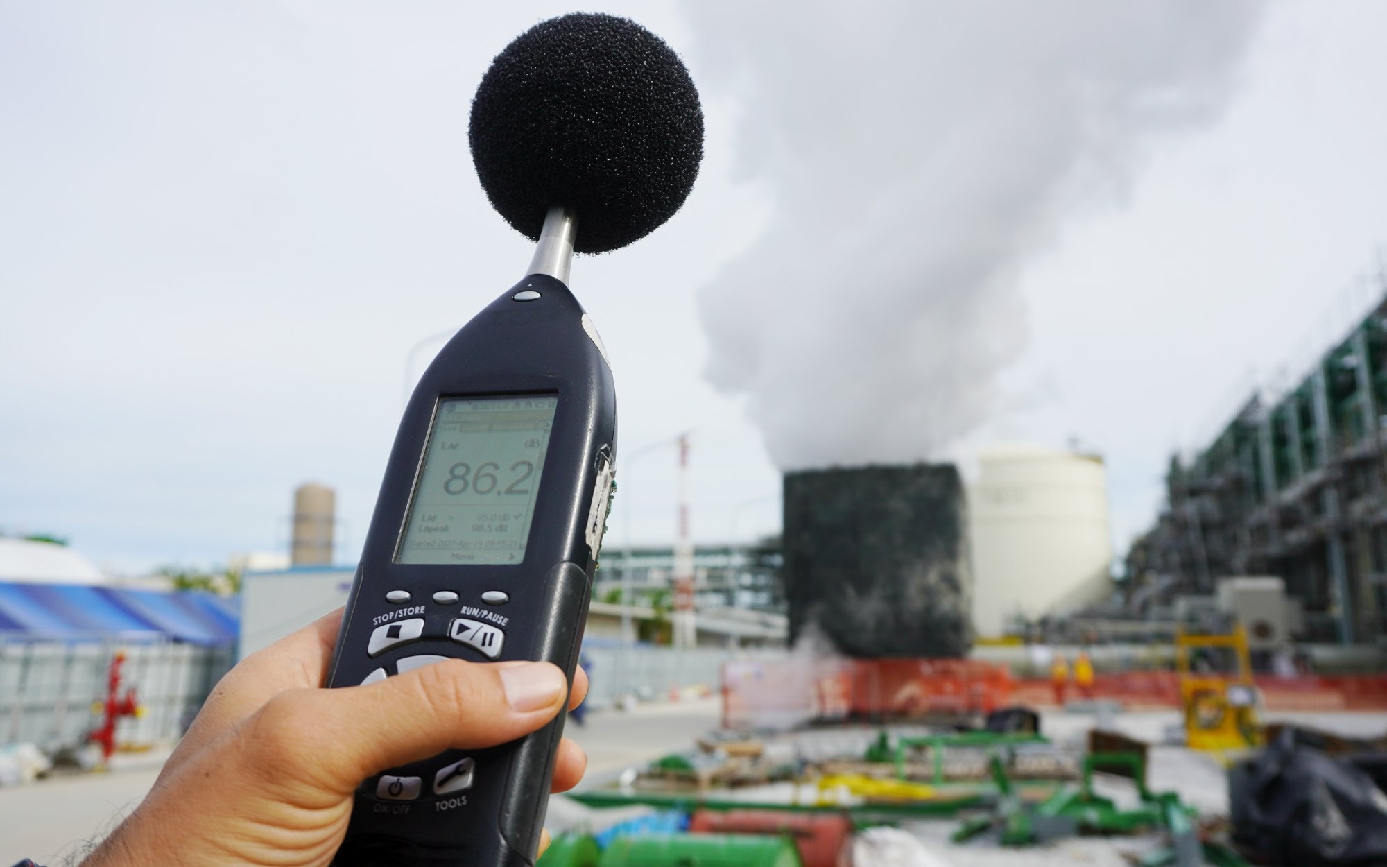 Giełdowe spółki starają się monitorować poziom hałasu, a choćby go ograniczyć