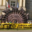 Wczorajsza demonstracja przeciwników budowy nowych kopalń węgla brunatnego przed Kancelarią Premiera