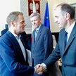 Premier Donald Tusk i szef MON Bogdan Klich
