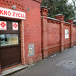 Okno życia Caritas przy ul. Hożej w Warszawie