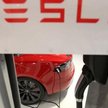 Tesla zwiększa produkcję i straty