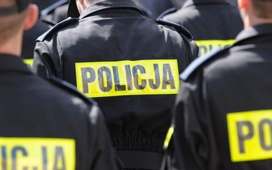 Policjant umieszczał w sieci drastyczne zdjęcia z interwencji