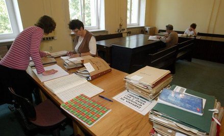 Od dziś obowiązują przepisy określające wzory dokumentów, w których starostowie będą ?umieszczać inf