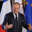 Premier Donald Tusk podczas wypowiedzi dla mediów w Paryżu